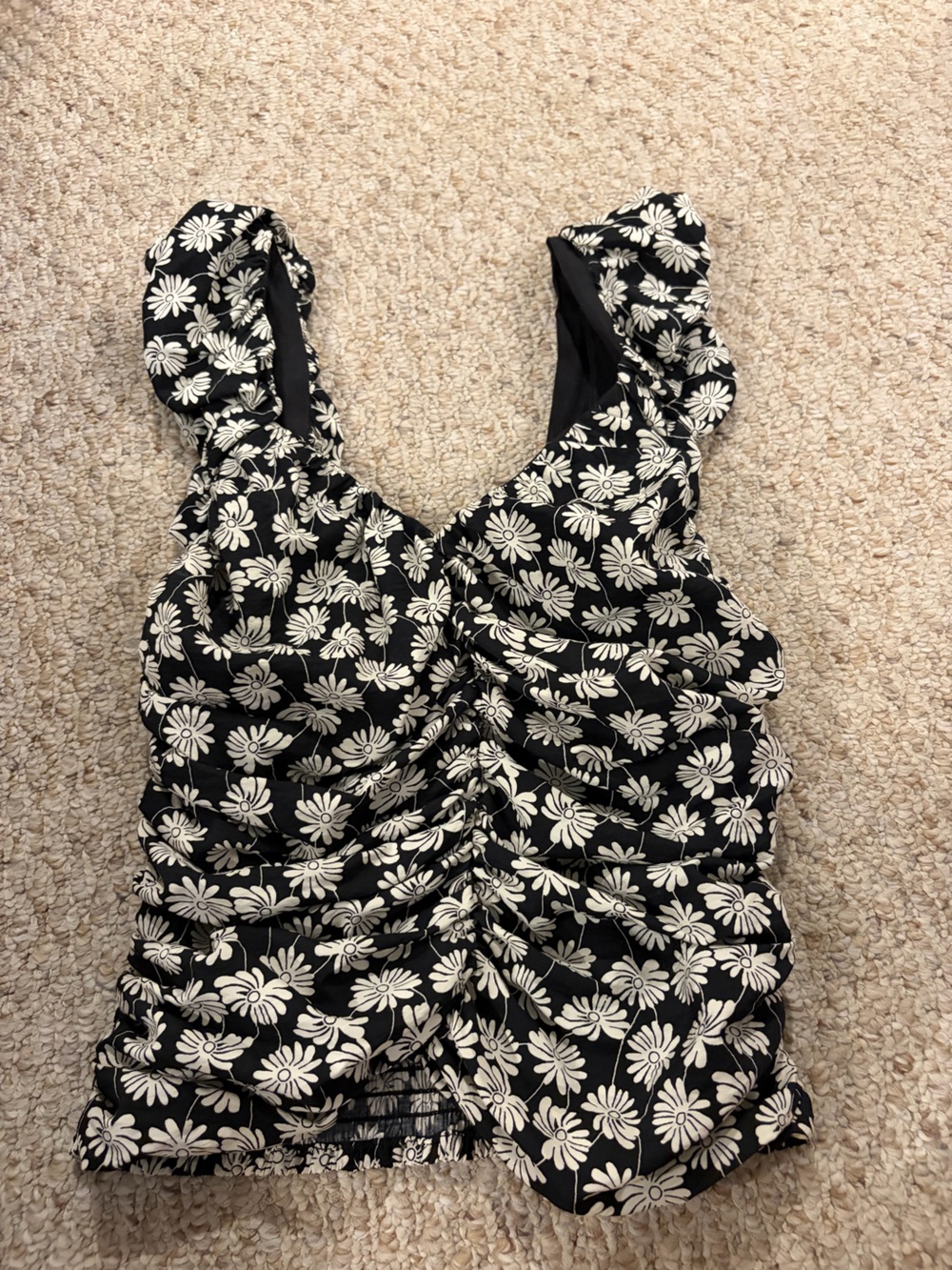 Black & White Daisy Print Sleeveless top